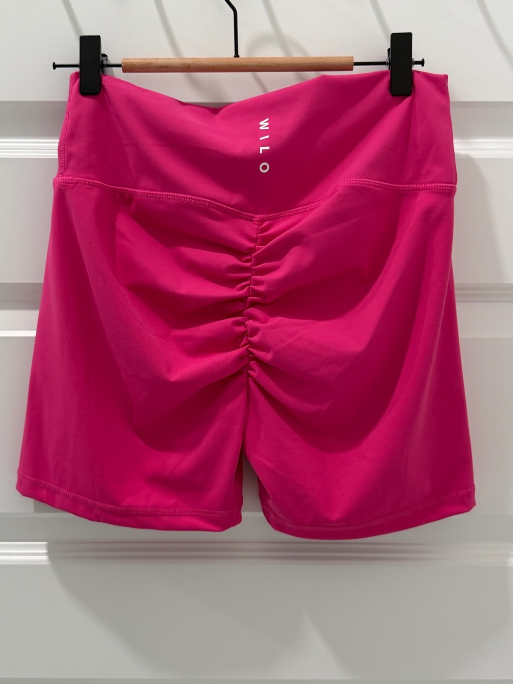 🆕 Wilo The Label | Scrunch Hot Pink Shorts - Size L. - Picture 2 of 6